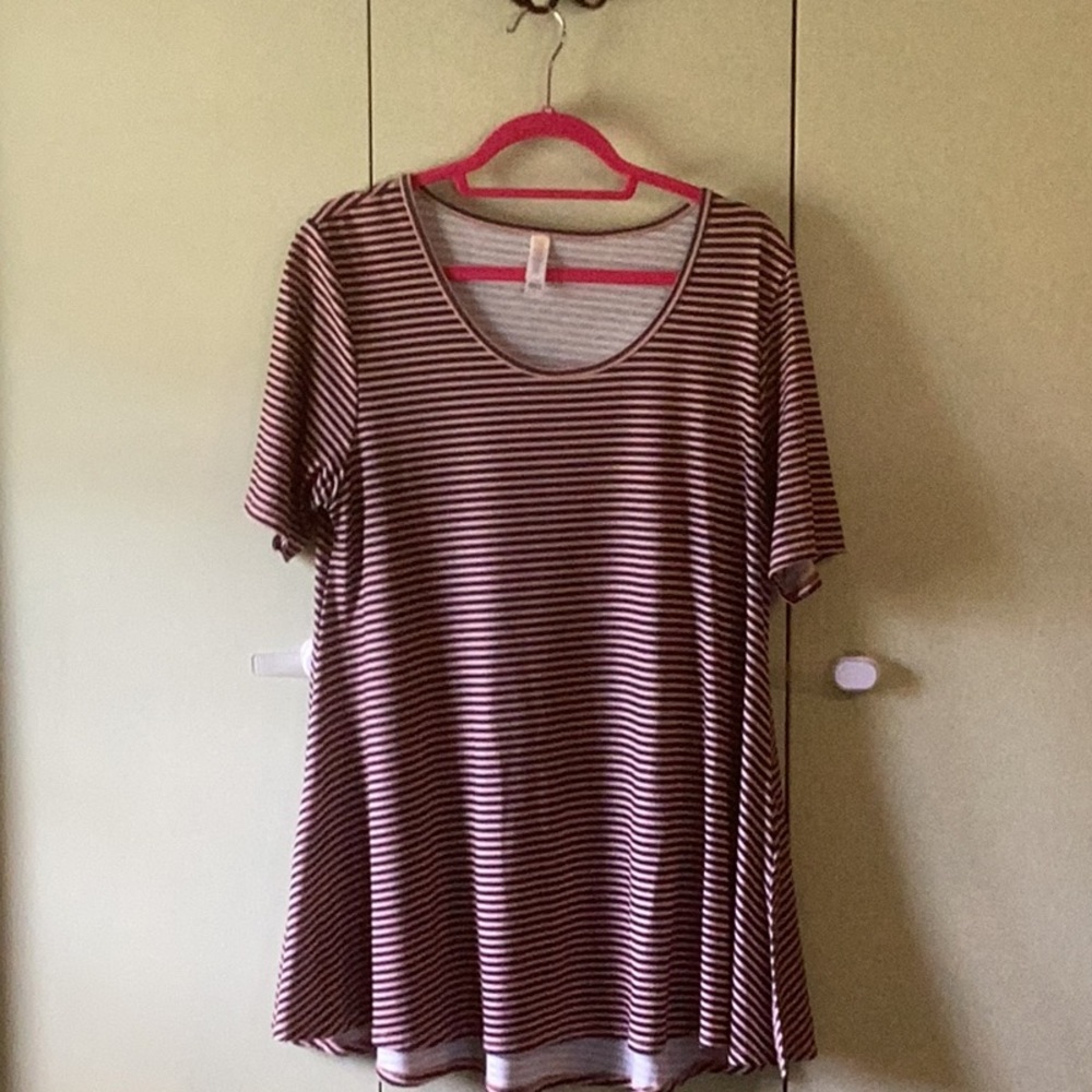 LulaRoe Perfect Swing Top